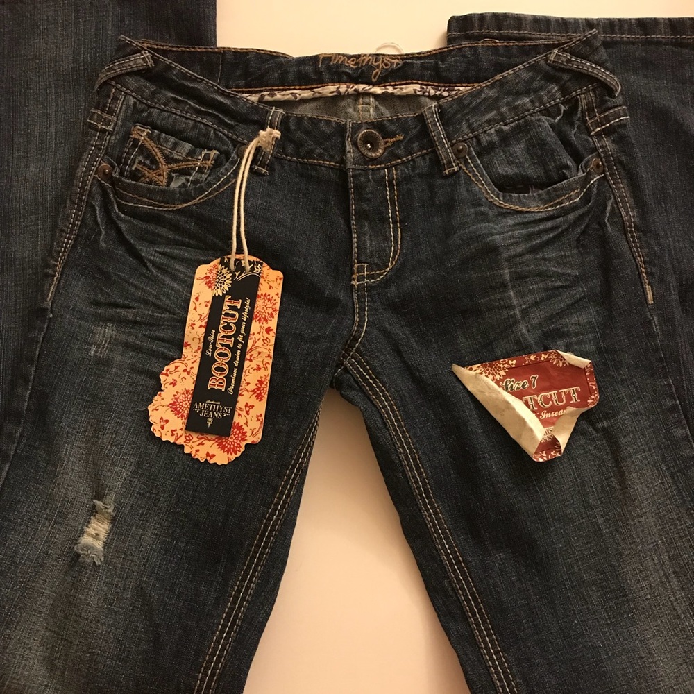 NWT Amethyst Jeans- Mid-Rise- Size 7- Bootcut
